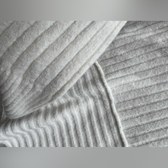 EUC  Sanctuary white asymmetrical cozy mock turtleneck sweater, size M - Picture 3 of 6